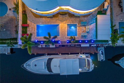 Villa ou maison à vendre à North Miami Beach, Floride: 6 chambres № 1976604 - photo 3