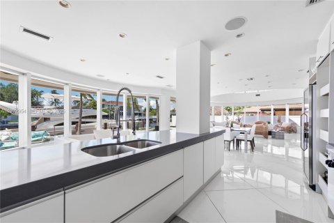 Villa ou maison à vendre à North Miami Beach, Floride: 6 chambres № 1976604 - photo 14