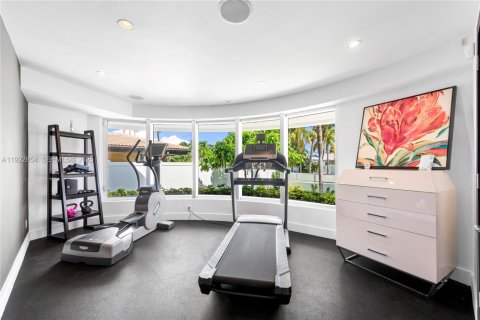 Villa ou maison à vendre à North Miami Beach, Floride: 6 chambres № 1976604 - photo 26