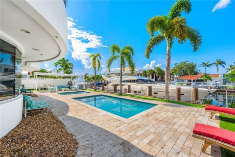 Villa ou maison à vendre à North Miami Beach, Floride: 6 chambres № 1976604 - photo 30