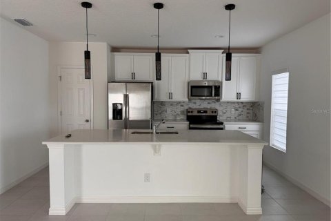Villa ou maison à louer à Davenport, Floride: 4 chambres, 225.75 m2 № 2358626 - photo 2