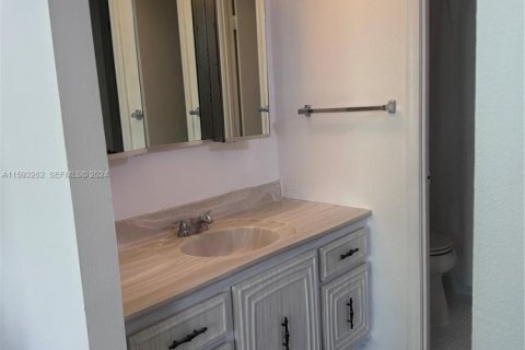Купить кондоминиум в Лодерхилл, Флорида 3 комнаты, 110м2, № 2083738 - фото 15