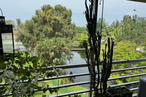 Condo in Miami, Florida, 2 bedrooms  № 2026958 - photo 17