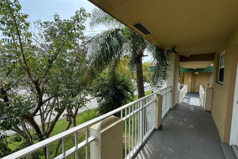 Condo in Miami, Florida, 2 bedrooms  № 2026958 - photo 16