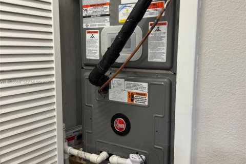 Condo in Miami, Florida, 2 bedrooms  № 2026958 - photo 15