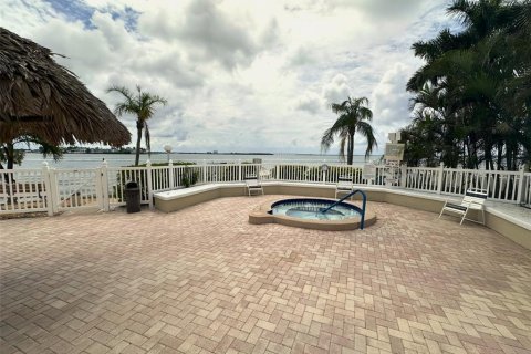 Copropriété à vendre à Saint Petersburg, Floride: 2 chambres, 106.84 m2 № 2213457 - photo 17