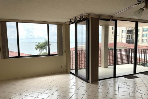 Copropriété à vendre à Saint Petersburg, Floride: 2 chambres, 106.84 m2 № 2213457 - photo 2