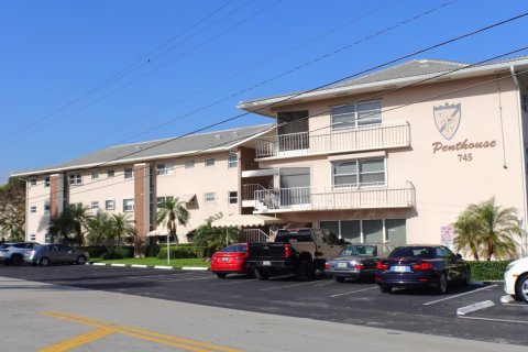 Condominio en alquiler en Deerfield Beach, Florida, 2 dormitorios, 80.82 m2 № 1154656 - foto 1