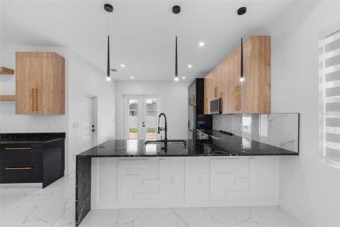 Villa ou maison à vendre à Tampa, Floride: 4 chambres, 245.73 m2 № 2348169 - photo 14
