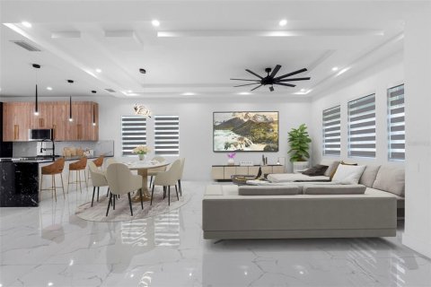 Villa ou maison à vendre à Tampa, Floride: 4 chambres, 245.73 m2 № 2348169 - photo 10