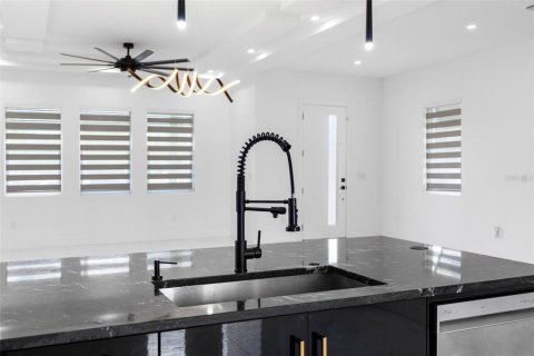 Villa ou maison à vendre à Tampa, Floride: 4 chambres, 245.73 m2 № 2348169 - photo 23