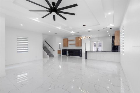 Villa ou maison à vendre à Tampa, Floride: 4 chambres, 245.73 m2 № 2348169 - photo 13