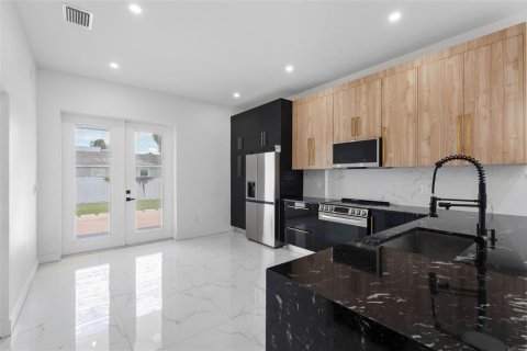 Villa ou maison à vendre à Tampa, Floride: 4 chambres, 245.73 m2 № 2348169 - photo 24