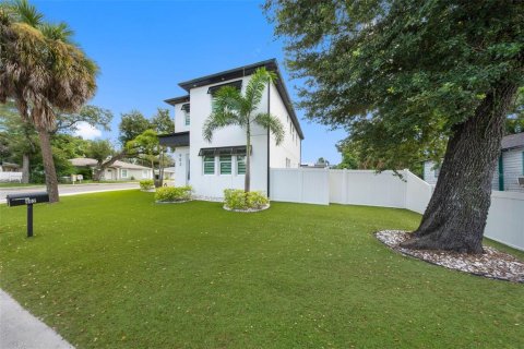 Villa ou maison à vendre à Tampa, Floride: 4 chambres, 245.73 m2 № 2348169 - photo 5