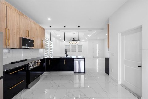 Villa ou maison à vendre à Tampa, Floride: 4 chambres, 245.73 m2 № 2348169 - photo 22
