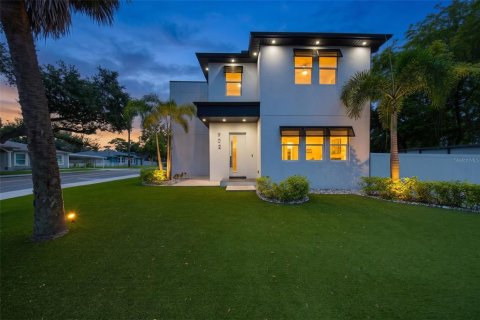 Villa ou maison à vendre à Tampa, Floride: 4 chambres, 245.73 m2 № 2348169 - photo 2