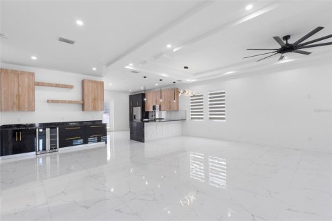 Villa ou maison à vendre à Tampa, Floride: 4 chambres, 245.73 m2 № 2348169 - photo 12