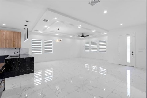 Villa ou maison à vendre à Tampa, Floride: 4 chambres, 245.73 m2 № 2348169 - photo 11