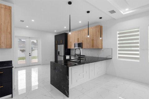 Villa ou maison à vendre à Tampa, Floride: 4 chambres, 245.73 m2 № 2348169 - photo 15