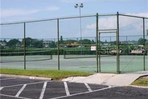 Condo in Seminole, Florida, 2 bedrooms  № 1422912 - photo 23