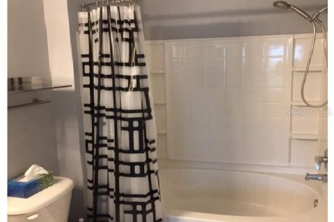 Condo in Seminole, Florida, 2 bedrooms  № 1422912 - photo 11