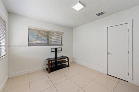 Casa en alquiler en Miami, Florida, 1 dormitorio, 47.84 m2 № 2055460 - foto 5