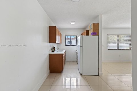 Casa en alquiler en Miami, Florida, 1 dormitorio, 47.84 m2 № 2055460 - foto 7
