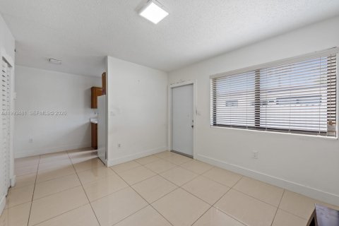 Casa en alquiler en Miami, Florida, 1 dormitorio, 47.84 m2 № 2055460 - foto 3