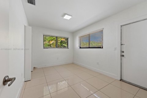 Casa en alquiler en Miami, Florida, 1 dormitorio, 47.84 m2 № 2055460 - foto 10