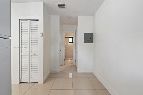 Casa en alquiler en Miami, Florida, 1 dormitorio, 47.84 m2 № 2055460 - foto 8