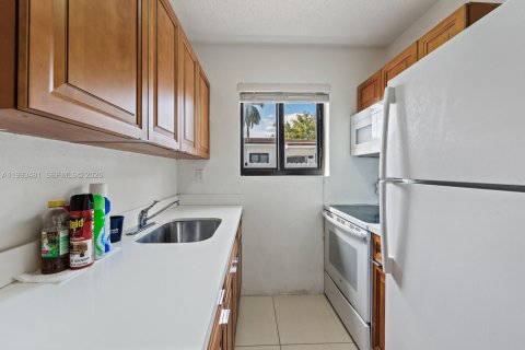 Casa en alquiler en Miami, Florida, 1 dormitorio, 47.84 m2 № 2055460 - foto 6
