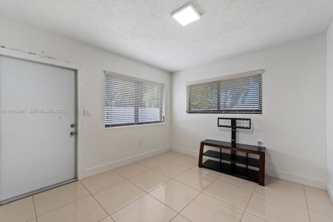 Casa en alquiler en Miami, Florida, 1 dormitorio, 47.84 m2 № 2055460 - foto 4
