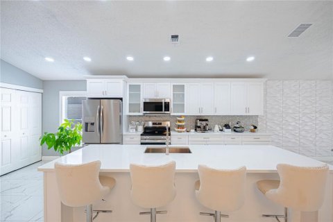 House in Tampa, Florida 3 bedrooms, 151.62 sq.m. № 2133236 - photo 9