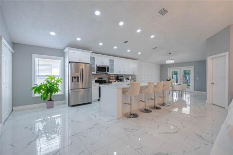 House in Tampa, Florida 3 bedrooms, 151.62 sq.m. № 2133236 - photo 6