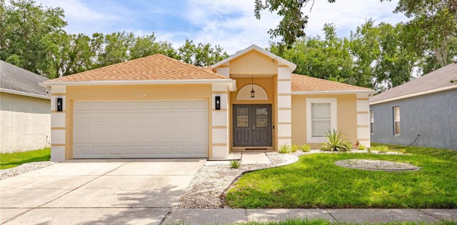 House in Tampa, Florida 3 bedrooms, 151.62 sq.m. № 2133236
