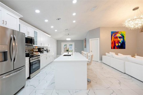 House in Tampa, Florida 3 bedrooms, 151.62 sq.m. № 2133236 - photo 8