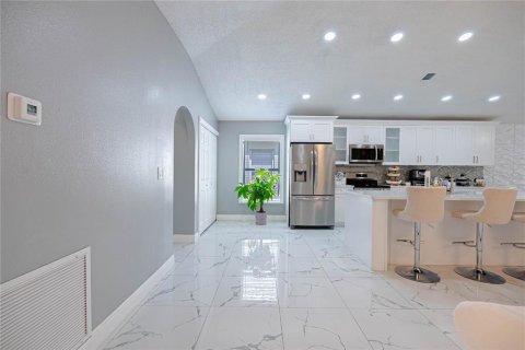 House in Tampa, Florida 3 bedrooms, 151.62 sq.m. № 2133236 - photo 7
