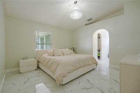 House in Tampa, Florida 3 bedrooms, 151.62 sq.m. № 2133236 - photo 14