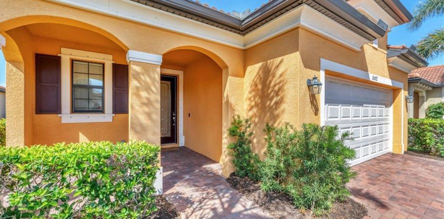 House in Venice, Florida 2 bedrooms, 176.51 sq.m. № 1718412