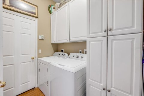 House in DeLand, Florida 4 bedrooms, 237.27 sq.m. № 1883532 - photo 21