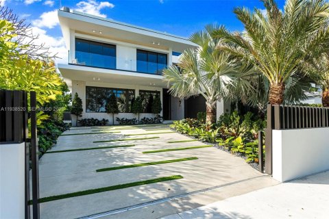 Villa ou maison à vendre à North Miami, Floride: 7 chambres, 624.12 m2 № 1998246 - photo 6