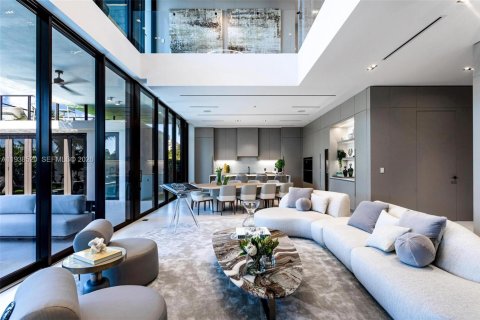 Villa ou maison à vendre à North Miami, Floride: 7 chambres, 624.12 m2 № 1998246 - photo 10