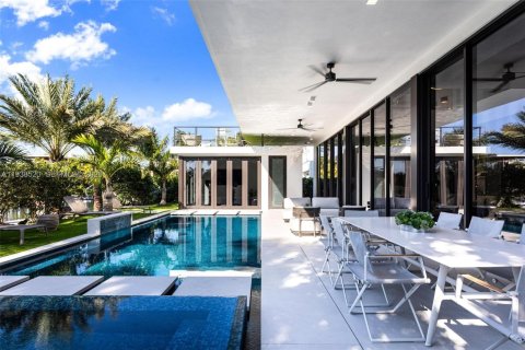 Villa ou maison à vendre à North Miami, Floride: 7 chambres, 624.12 m2 № 1998246 - photo 16