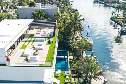 Villa ou maison à vendre à North Miami, Floride: 7 chambres, 624.12 m2 № 1998246 - photo 3