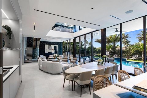 Villa ou maison à vendre à North Miami, Floride: 7 chambres, 624.12 m2 № 1998246 - photo 11