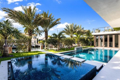 Villa ou maison à vendre à North Miami, Floride: 7 chambres, 624.12 m2 № 1998246 - photo 18