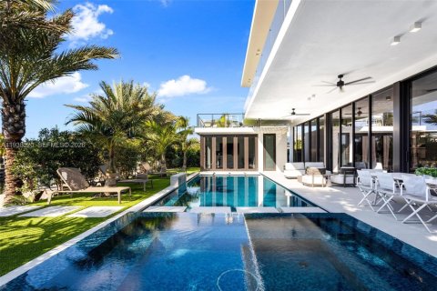 Villa ou maison à vendre à North Miami, Floride: 7 chambres, 624.12 m2 № 1998246 - photo 4