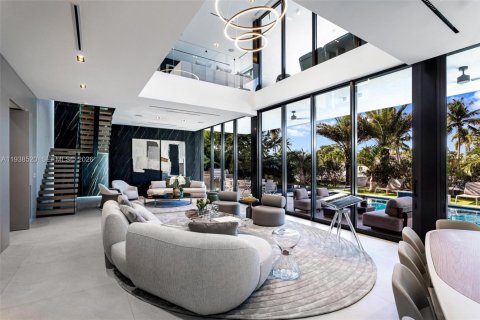 Villa ou maison à vendre à North Miami, Floride: 7 chambres, 624.12 m2 № 1998246 - photo 12