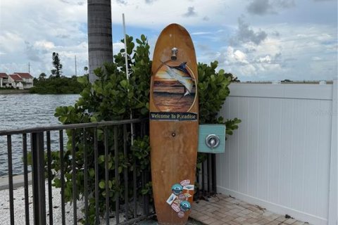 Condo in Saint Petersburg, Florida, 2 bedrooms  № 2323289 - photo 14