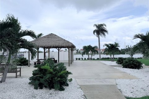 Condo in Saint Petersburg, Florida, 2 bedrooms  № 2323289 - photo 15